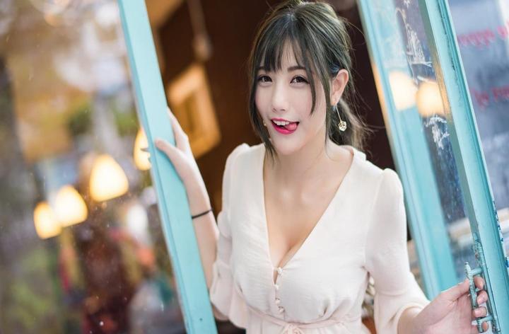 YSL蜜桃色333的时尚魅力